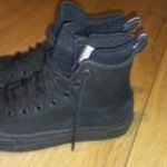 Converse 39-es fekete bőr bélelt tornacipő fotó