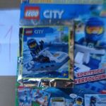 (LE51) ÚJ BONTATLAN LEGO CITY FIGURA , RENDŐR JET-SKIVEL fotó