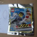 (LE20) ÚJ BONTATLAN LEGO CITY FIGURA, RENDŐR fotó