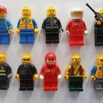 LEGO ember figurák. Gyűjthető. 10 darab. Rendőr, Tűzoltó, Autoversenyző, Szerelő. Kalóz. vizimentő. fotó