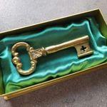 Sárgaréz kulcs díszdobozban 82g 11cm (id85269) fotó
