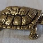 Miniatűr tömör sárgaréz teknős fotó