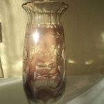 Régi, metszett, ólomkristály váza cseresznye díszítéssel. fotó