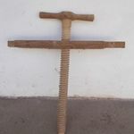 Régi esztergált faprés káposztás hordó/dézsához fotó