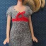 Barbie ruha: kötött mini ruha - szürke-piros - új fotó