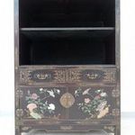 antik két fiókos dombor berakásos kínai lakk szekrény felső ajtaja le lett szerelve 4428 fotó