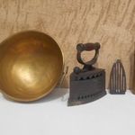 Antik háztartási eszközök, réz habüst, szenes vasaló, bosrsdaráló, borsörlő fotó