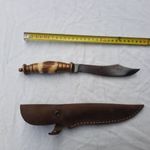 régi antik vadász tör kés réz foglalattal és gomb a végén szarvas agancs nyél barna bőr tokban fotó