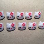 10 darab Hello Kitty gomb babák, kicsi gyermekek ruháira ! - Varrók, kötők figye!em! fotó