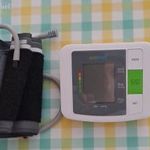 Vérnyomásmérő felkarra fotó