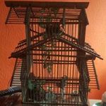 Antik pagoda jellegű fa madárkalitka fotó