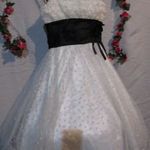 Újszerű 128-140-s több rétegű, nagyon szép, jelmez, koszorúslány ruha, hercegnős ruha. fotó