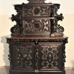Antik reneszánsz stílusú dúsan faragott tálaló szekrény, pohárszék fotó