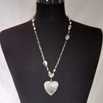 Ezüst színű szív medálos és gyöngyös fém nyaklánc hossza: 40 cm, medál: 5x5 cm fotó