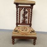 Antik térdeplő imaszék ima szék gobelin borítású dúsan faragott keresztény bútor 440 8126 fotó