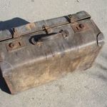 retro régi antik fa utazó koffer bőrönd láda 50x23x31cm fotó