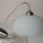 Mennyezeti lámpa üveg lámpaernyővel fotó