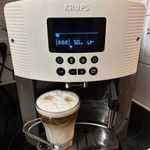 Krups EA81 automata darálós kávégép tejhabosító fejjel fotó