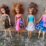 Barbie és hasonló típusú babákra játékbabaruha csomag. Többféle Új. fotó