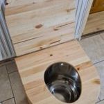 Kisgömböc borovi fenyő komposzt WC ( alomszék ) rozsdamentes vödörrel eladó fotó