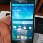 Samsung i9195 Galaxy S4 Mini - TELEFON+TÖLTŐ / KÁRTYAFÜGGETLEN. - REPEDT ÜVEGGEL - ÉRINTŐ O.K. fotó