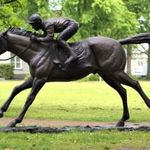 Zsoké a lovon - Életnagyságú bronz szobor fotó