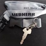 Liebherr tanksapka zár kulcs fotó