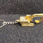 Kulcstartó excavator/kotró arany színben (fém) fotó