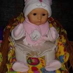 GÖTZ BABY BORN pelenkázós pisilős baba, bilivel, ruhaszettel mózeskosárban 40cm kb.20 éves fotó