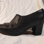 Clarks márkájú, kényelmes, fekete, bőr, magassarkú bebújós női zárt cipő, 41-es méret, UK 7 fotó