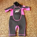 TWOBAREFEET neopren gyerek úszó ruha 3-4-évesre fotó