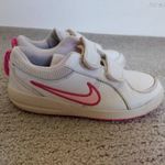 28, 5-es kislány Nike tépőzáras cipő fotó