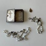 Gyönyörű antik rózsafüzérek - két darab - , szépséges tároló mini imakönyvben + egy borostyán medál fotó