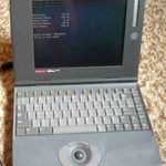 Digital Hinote CS450-es laptop1994-es, DOS 6.0-val, 335 MB HDD-vel, táppal működik, retró fotó
