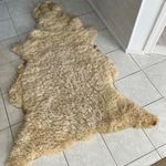 Igazi birkaszőr birkabőr szőrme szőnyeg fotó