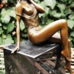 ?Ülő női akt - bronz szobor fotó