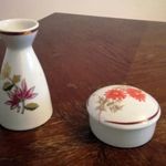 Hollóházi kis porcelán váza és bonbonier fotó
