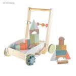 Zopa fa járássegítő kiskocsi játékkockákkal fotó