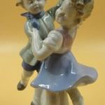 Régi német Grafenthal porcelánfigura, táncoló gyerekek, 17, cm magas, jelzett formaszámmal. fotó
