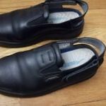 Fekete 37-es bőrklumpa , bőrpapucs , munkavédelmi cipő fotó