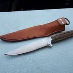 egyedi vadász tőr vadász kés szarvas agancs nyéllel vastag bőr tokban szép állapotban éles fotó