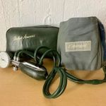 Vintage, Erka Perfekt Aneroid vérnyomásmérő (sajnos ereszti a levegőt, pumpa kiszáradva, dekornak) fotó