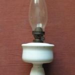 Petróleum asztali lámpa, opál üveg, 25 cm fotó