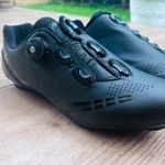 Vadi új 42-es biciklis cipő patent pedálokhoz fotó