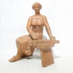 6033 Somogyi Árpád citerázó nő terrakotta szobor fotó