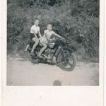 1930-as évek Magyarországa, fiúk NSU motoron, motorkerékpár fotó fotó