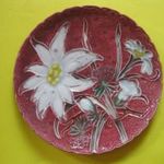 Villeroy & Bosch - Lilás-piros tányér fehér virágokkal fotó