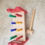 Ikeás fa kalapácsoló és feszültséglevezető játék együtt fotó