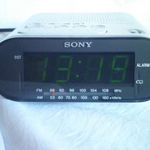 Sony asztali AM-FM digitális ébresztőórás rádiómodell Dream Machine ICF-C218. fotó
