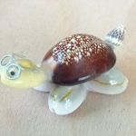 Szemüveges teknősbéka polcdísz dísz kagylóból 5 cm hosszú 2, 3 cm széles 2 cm magas fotó